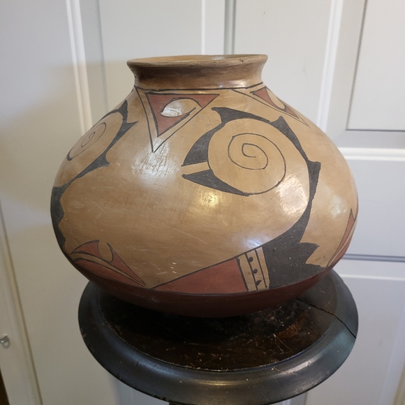 Vintage Southwestern Hand Made / Painted Pueblo Pottery 10"×12.5" - Picture 3 of 10